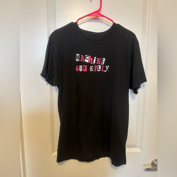 Machine Gun Kelly large black unisex tshirt. Super soft. Hot pink lettering - Picture 2 of 3